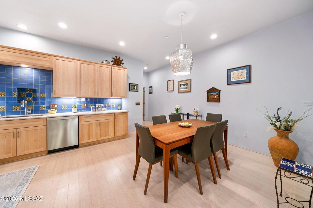 Tucson, Arizona, 85745, United States, 2 Bedrooms Bedrooms, ,2 BathroomsBathrooms,Residential,Forsale,2004419