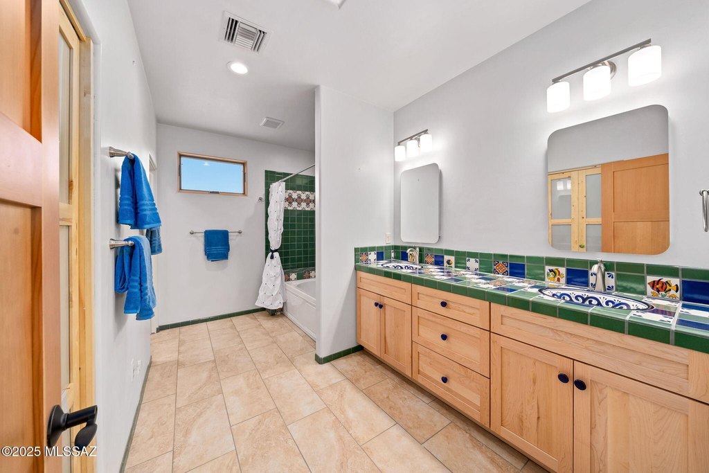 Tucson, Arizona, 85745, United States, 2 Bedrooms Bedrooms, ,2 BathroomsBathrooms,Residential,Forsale,2004419