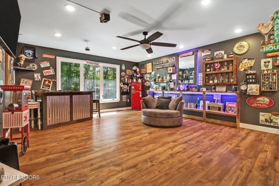 Jamestown, Tennessee, 38556, United States, 3 Bedrooms Bedrooms, ,2.5 BathroomsBathrooms,Residential,Forsale,1968510