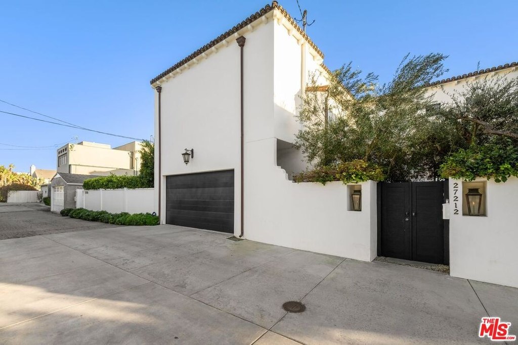 Malibu, California, 90265, United States, 3 Bedrooms Bedrooms, ,2.5 BathroomsBathrooms,Residential,Forsale,2009632