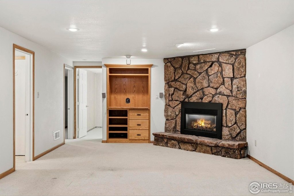 Loveland, Colorado, 80538, United States, 5 Bedrooms Bedrooms, ,2 BathroomsBathrooms,Residential,Forsale,2004289