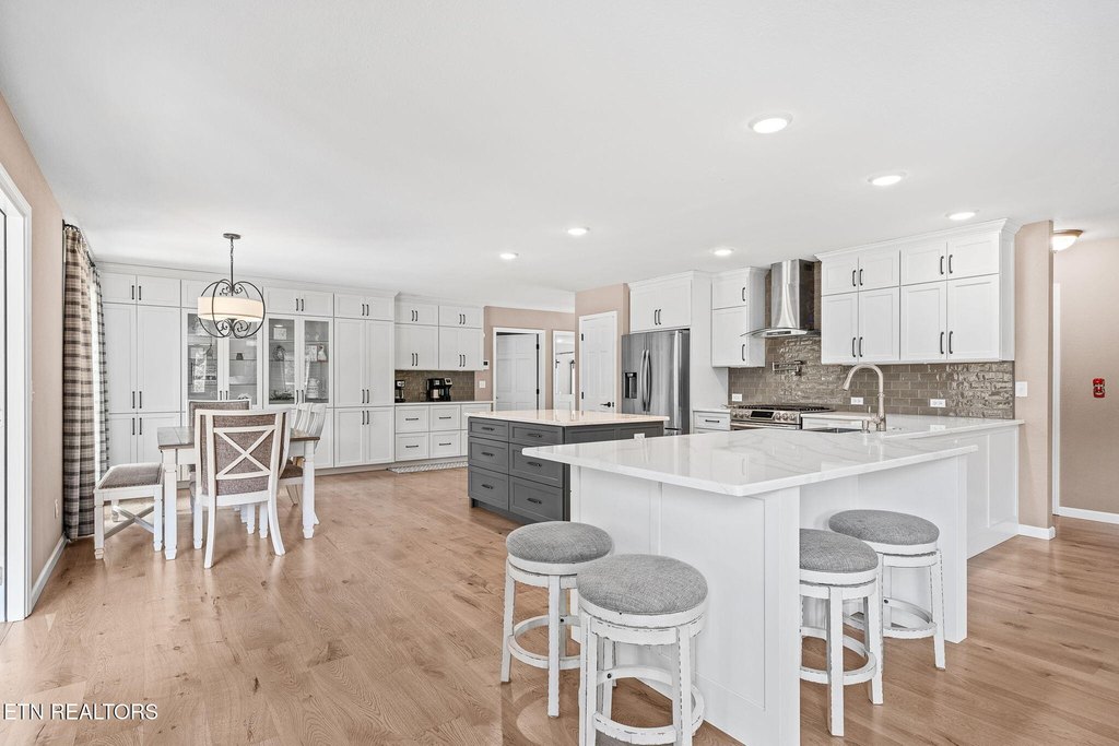 Crossville, Tennessee, 38572, United States, 3 Bedrooms Bedrooms, ,3.5 BathroomsBathrooms,Residential,Forsale,1996603