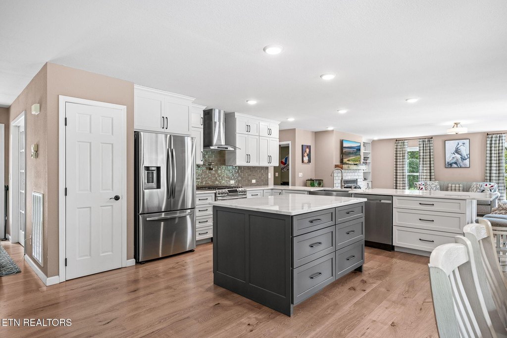 Crossville, Tennessee, 38572, United States, 3 Bedrooms Bedrooms, ,3.5 BathroomsBathrooms,Residential,Forsale,1996603