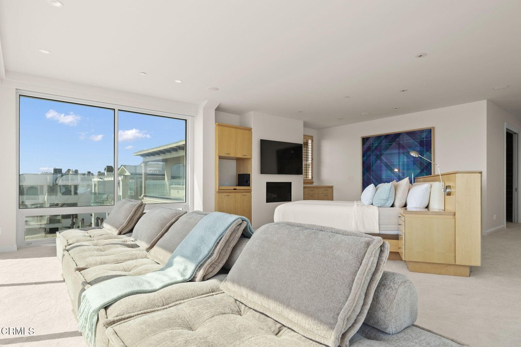 Oxnard, California, 93035, United States, 4 Bedrooms Bedrooms, ,5.5 BathroomsBathrooms,Residential,Forsale,2004314