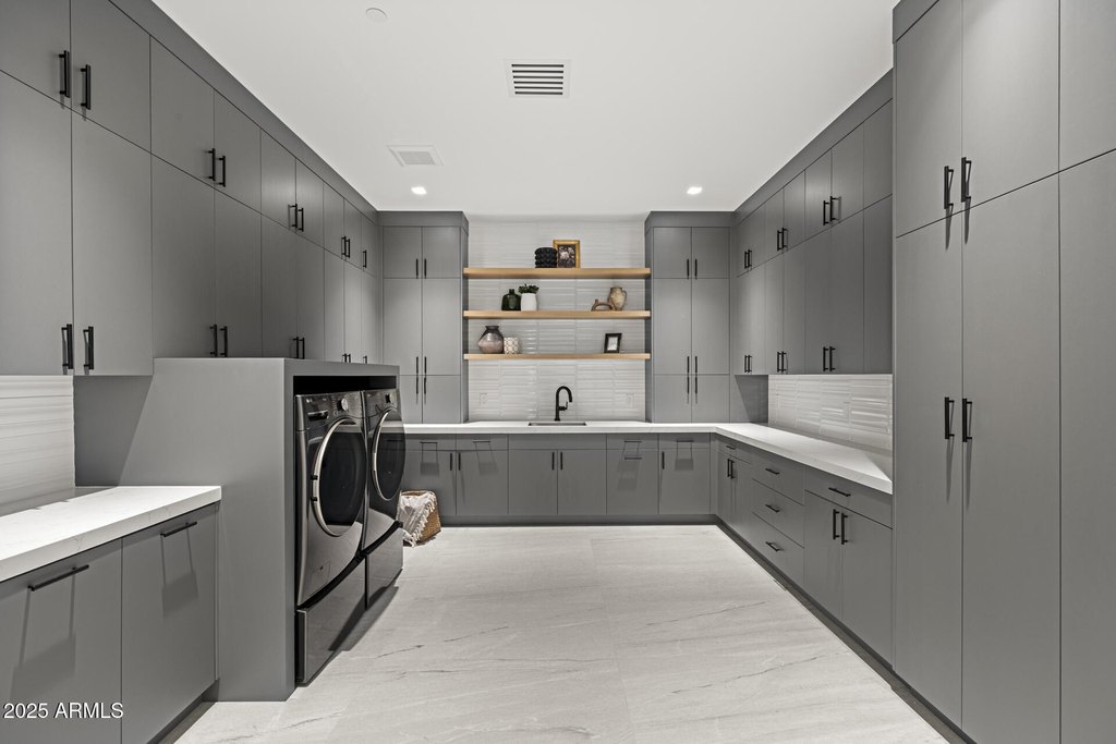 Scottsdale, Arizona, 85254, United States, 6 Bedrooms Bedrooms, ,6.5 BathroomsBathrooms,Residential,Forsale,2004934