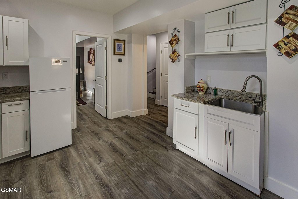 Gatlinburg, Tennessee, 37738, United States, 5 Bedrooms Bedrooms, ,2 BathroomsBathrooms,Residential,Forsale,1999457