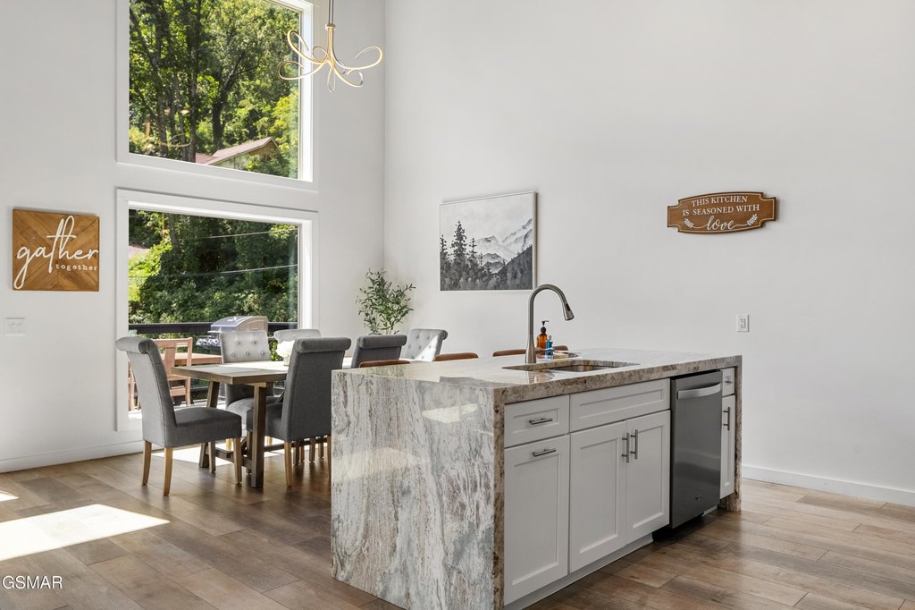 Gatlinburg, Tennessee, 37738, United States, 1 Bedroom Bedrooms, ,2 BathroomsBathrooms,Residential,Forsale,1999465