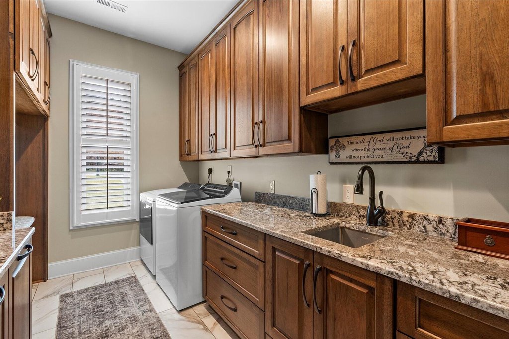 Chattanooga, Tennessee, 37419, United States, 4 Bedrooms Bedrooms, ,3.5 BathroomsBathrooms,Residential,Forsale,2009595