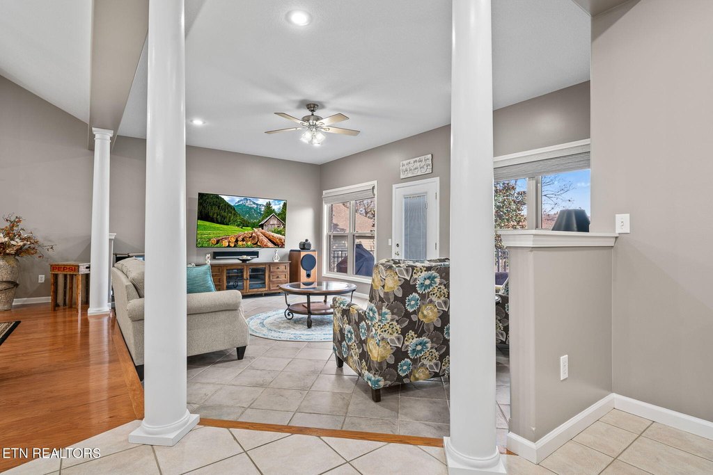 Crossville, Tennessee, 38558, United States, 4 Bedrooms Bedrooms, ,2.5 BathroomsBathrooms,Residential,Forsale,1996605