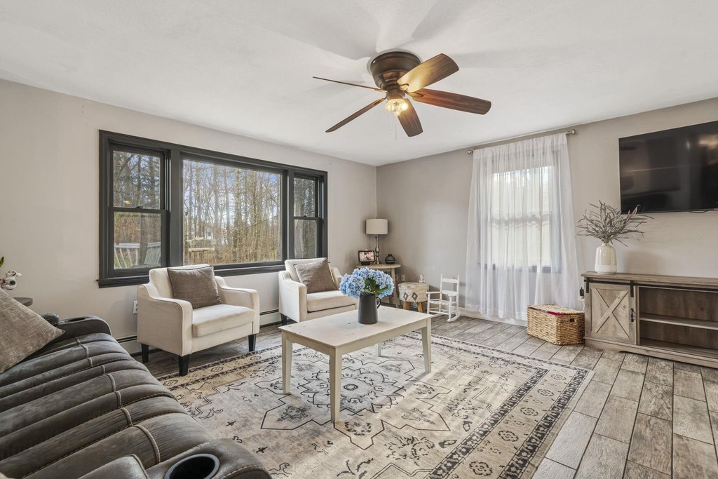 Epping, New Hampshire, 03042, United States, 4 Bedrooms Bedrooms, ,2 BathroomsBathrooms,Residential,Forsale,2004719