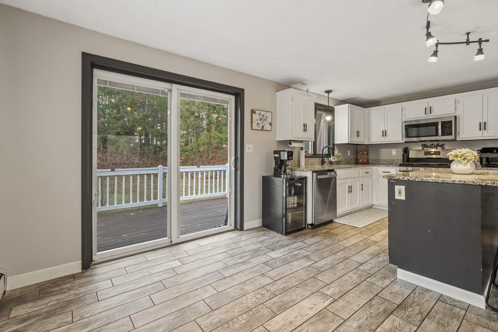 Epping, New Hampshire, 03042, United States, 4 Bedrooms Bedrooms, ,2 BathroomsBathrooms,Residential,Forsale,2004719