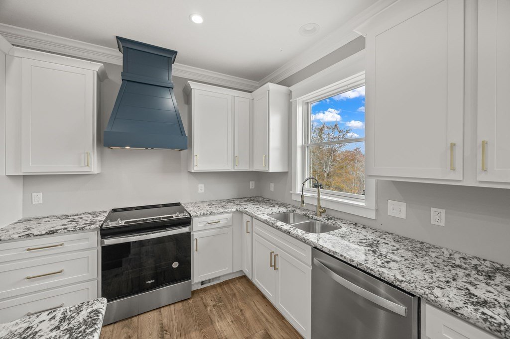 Byrdstown, Tennessee, 38549, United States, 5 Bedrooms Bedrooms, ,4.5 BathroomsBathrooms,Residential,Forsale,1996615