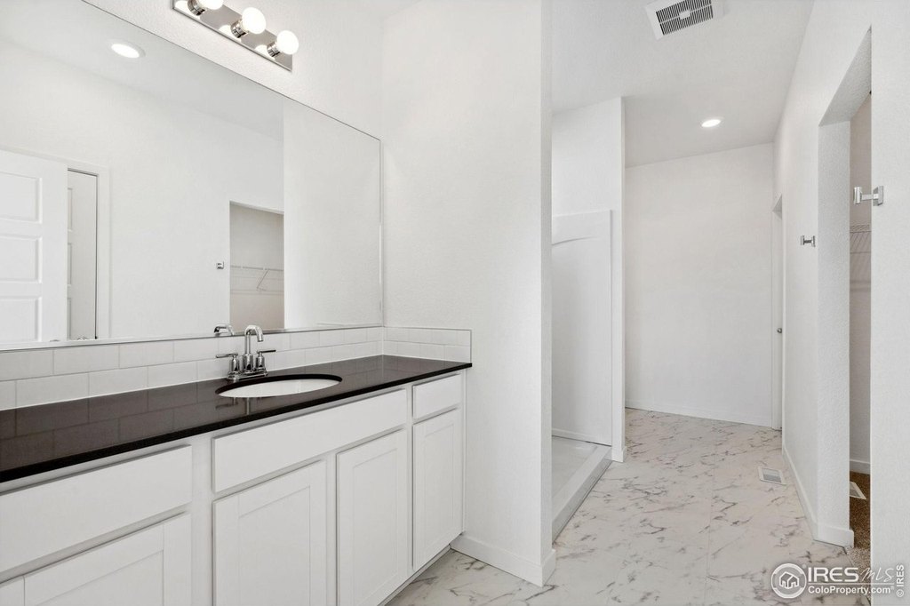 Hudson, Colorado, 80642, United States, 3 Bedrooms Bedrooms, ,2 BathroomsBathrooms,Residential,Forsale,2004291