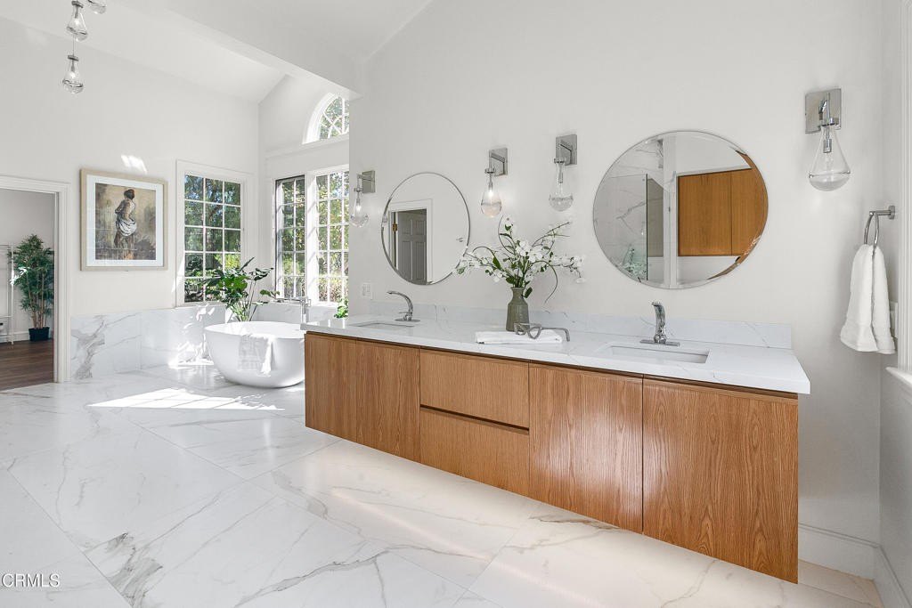 Camarillo, California, 93012, United States, 5 Bedrooms Bedrooms, ,6.5 BathroomsBathrooms,Residential,Forsale,2004523