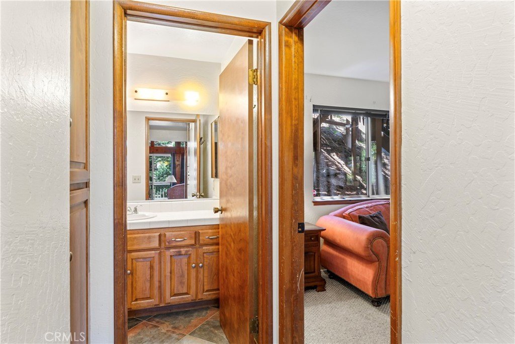 Lake Arrowhead, California, 92317, United States, 3 Bedrooms Bedrooms, ,2 BathroomsBathrooms,Residential,Forsale,1971039