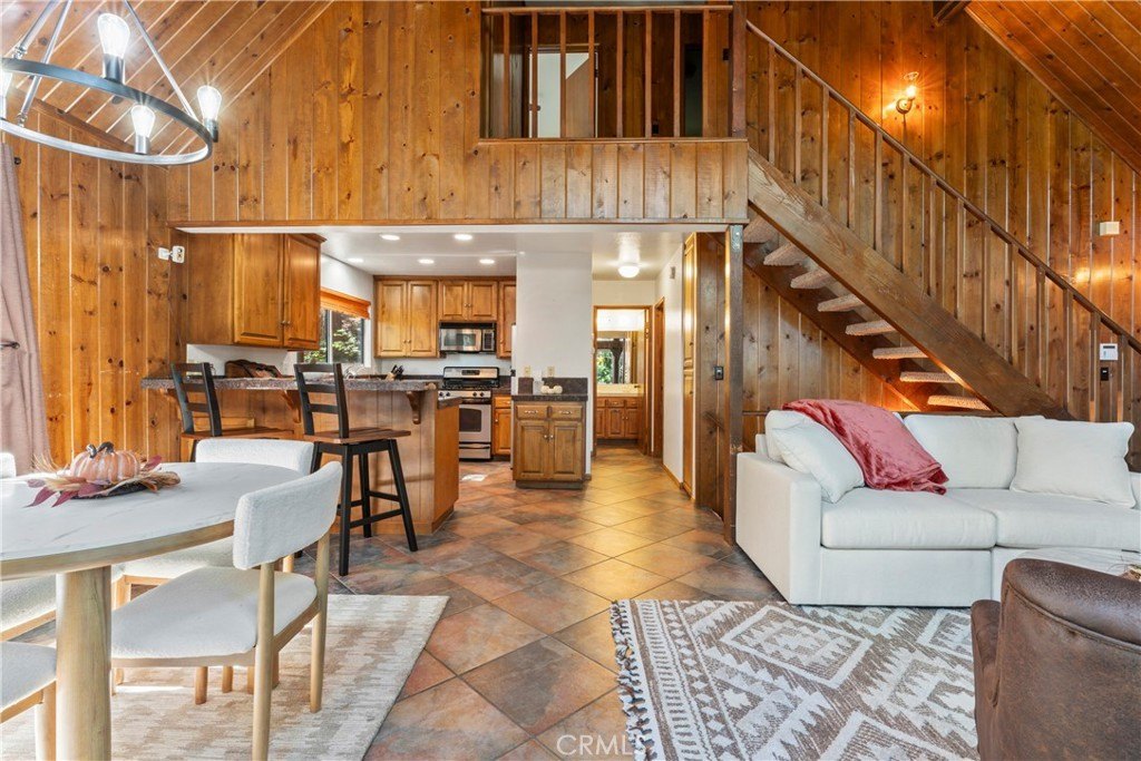 Lake Arrowhead, California, 92317, United States, 3 Bedrooms Bedrooms, ,2 BathroomsBathrooms,Residential,Forsale,1971039