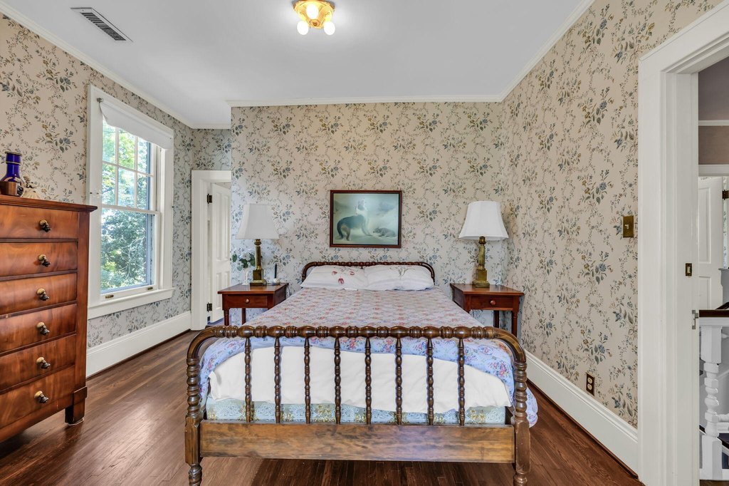 Chattanooga, Tennessee, 37404, United States, 5 Bedrooms Bedrooms, ,4 BathroomsBathrooms,Residential,Forsale,1963589