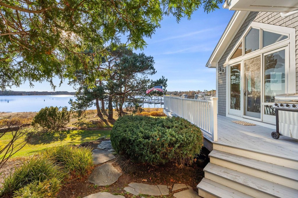 New Castle, New Hampshire, 03854, United States, 3 Bedrooms Bedrooms, ,3.5 BathroomsBathrooms,Residential,Forsale,2004717