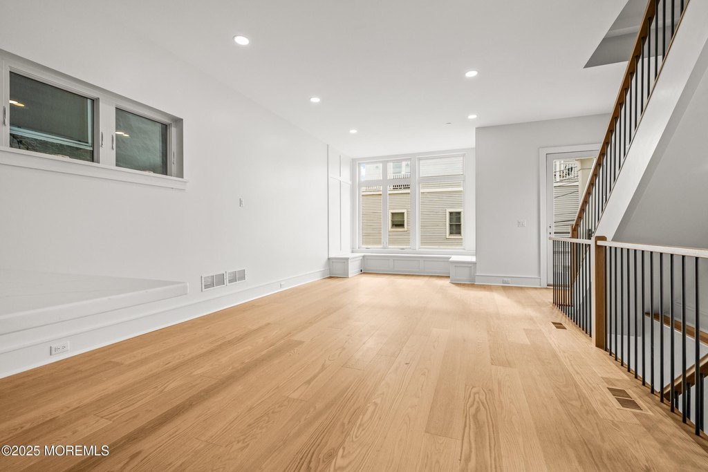 Sea Bright, New Jersey, 07760, United States, 5 Bedrooms Bedrooms, ,4 BathroomsBathrooms,Residential,Forsale,2014193