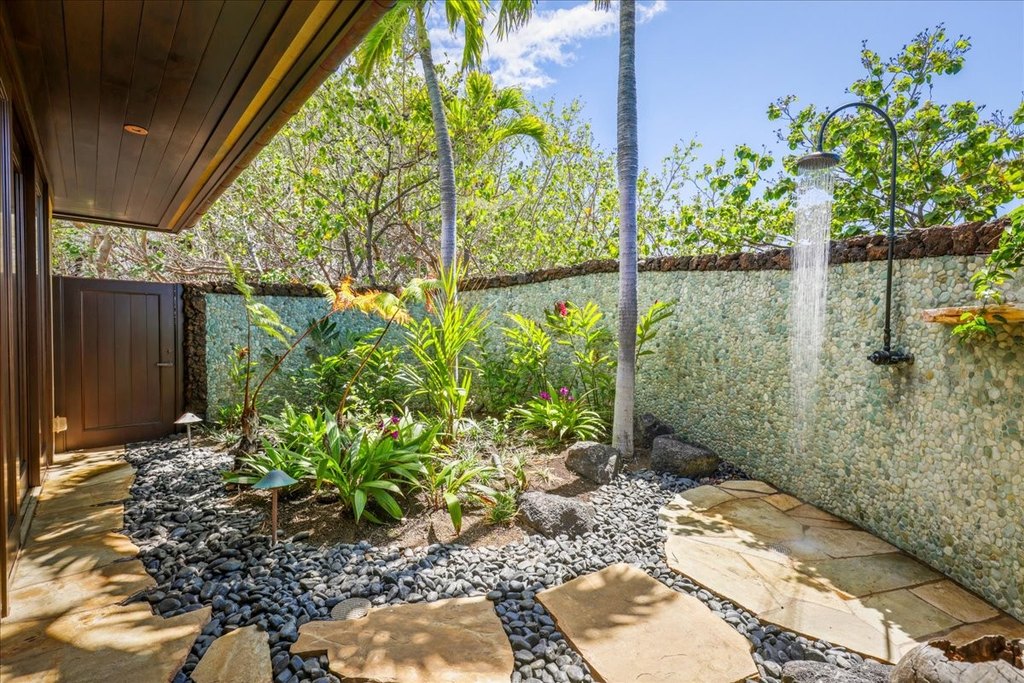 Kamuela, Hawaii, 96743, United States, 7 Bedrooms Bedrooms, ,8.5 BathroomsBathrooms,Residential,Forsale,2004403