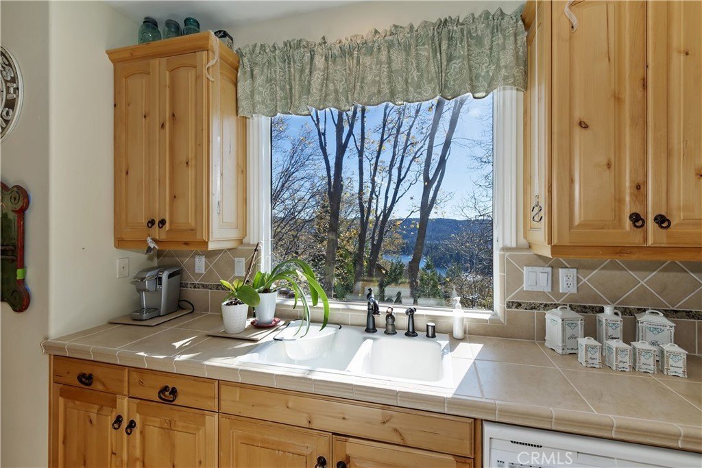 Lake Arrowhead, California, 92352, United States, 3 Bedrooms Bedrooms, ,2.5 BathroomsBathrooms,Residential,Forsale,2000297