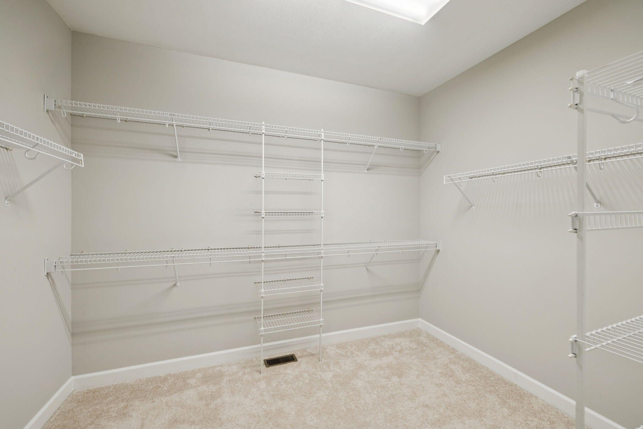 Harrison, Tennessee, 37341, United States, 4 Bedrooms Bedrooms, ,3 BathroomsBathrooms,Residential,Forsale,1946803