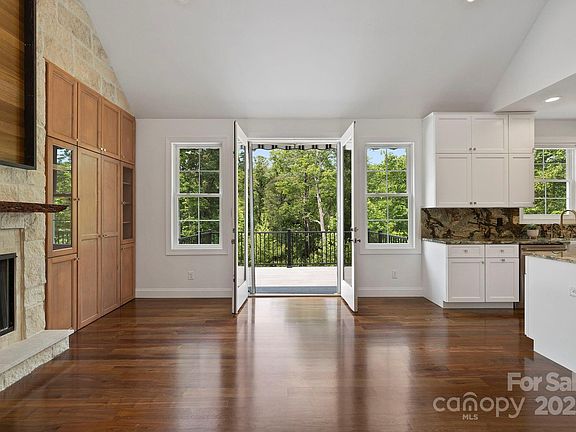 Flat Rock, North Carolina, 28731, United States, 3 Bedrooms Bedrooms, ,3 BathroomsBathrooms,Residential,Forsale,2004304