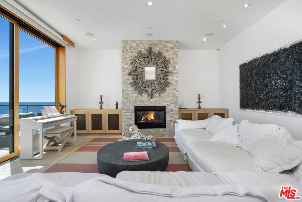 Malibu, California, 90265, United States, 3 Bedrooms Bedrooms, ,3 BathroomsBathrooms,Residential,Forsale,2009630