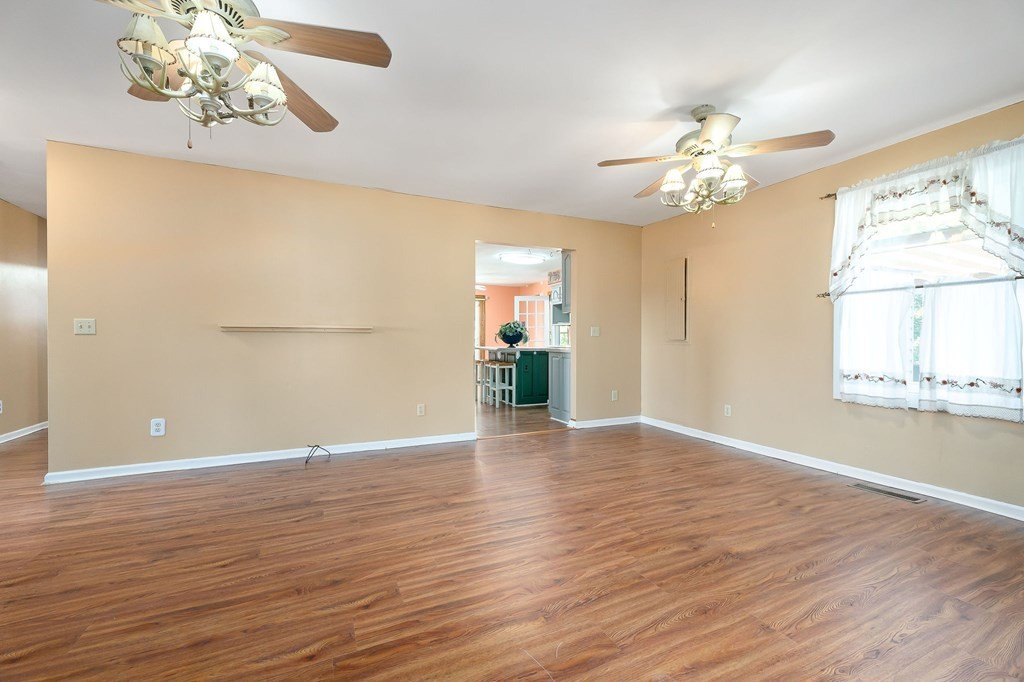 Sparta, Tennessee, 38583, United States, 3 Bedrooms Bedrooms, ,2 BathroomsBathrooms,Residential,Forsale,1999490