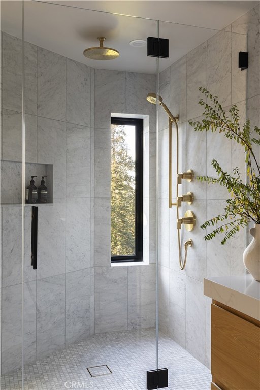 Lake Arrowhead, California, 92352, United States, 5 Bedrooms Bedrooms, ,5 BathroomsBathrooms,Residential,Forsale,2004865