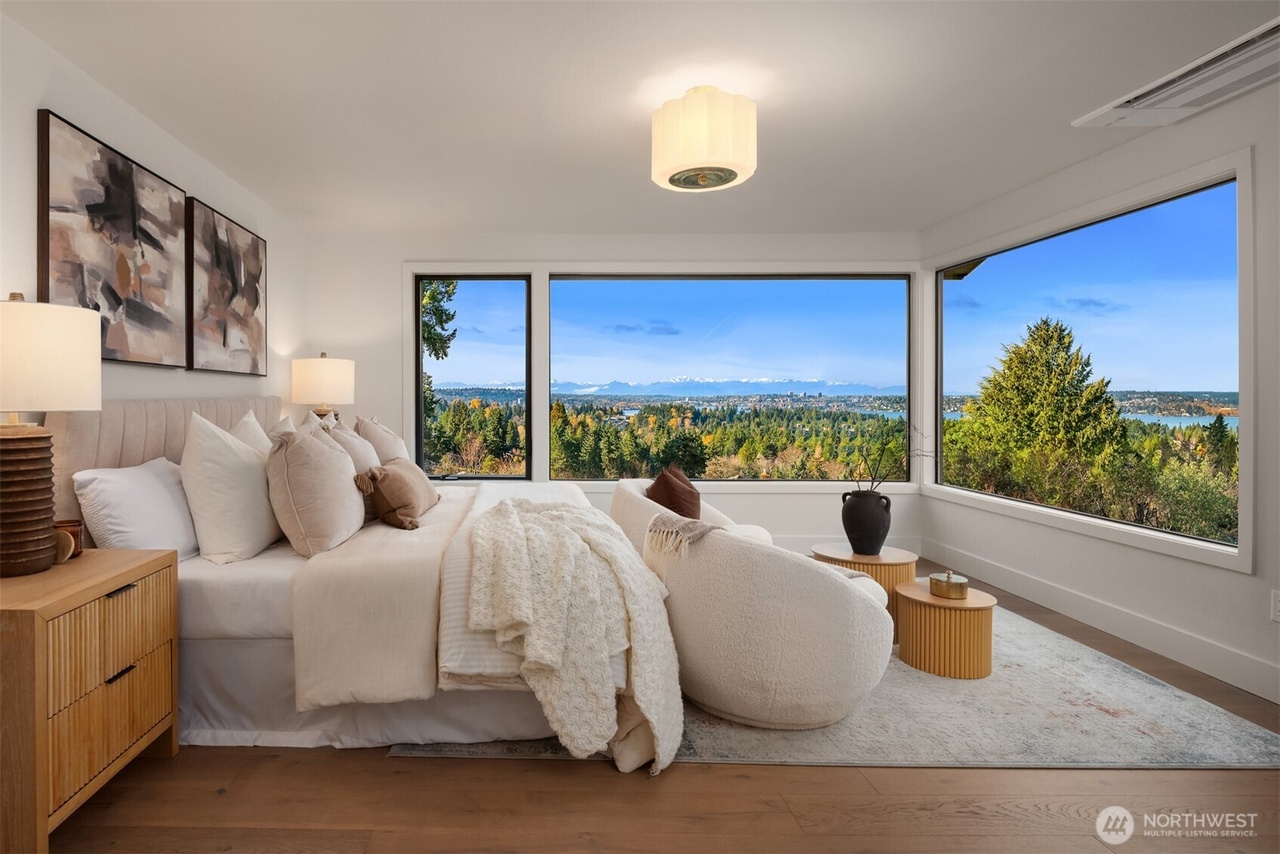 Clyde Hill, Washington, 98004, United States, 5 Bedrooms Bedrooms, ,4 BathroomsBathrooms,Residential,Forsale,2004453