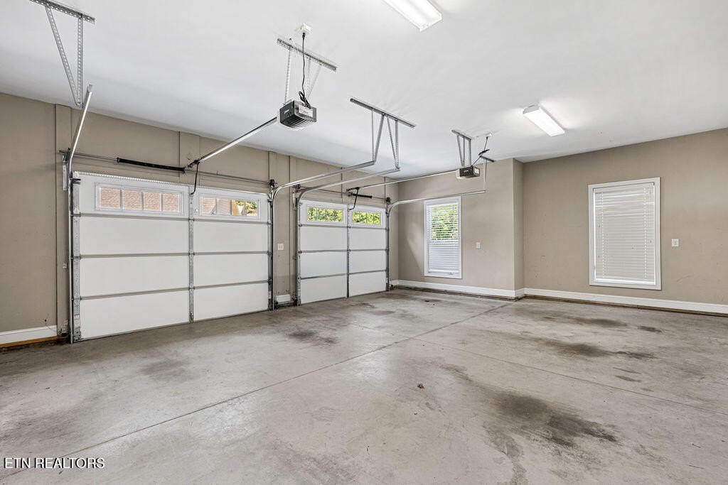 Loudon, Tennessee, 37774, United States, 3 Bedrooms Bedrooms, ,3.5 BathroomsBathrooms,Residential,Forsale,1960210