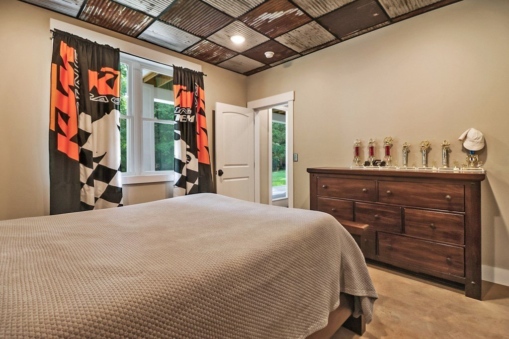 Jamestown, Tennessee, 38556, United States, 4 Bedrooms Bedrooms, ,4 BathroomsBathrooms,Residential,Forsale,1929826