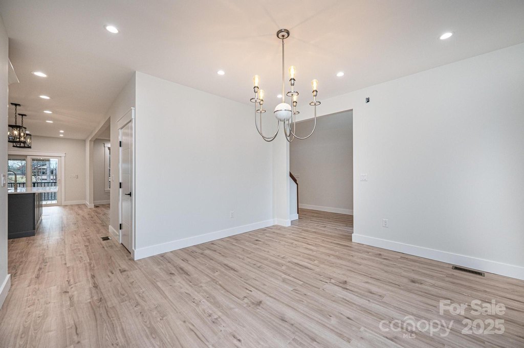 Hickory, North Carolina, 28601, United States, 4 Bedrooms Bedrooms, ,3 BathroomsBathrooms,Residential,Forsale,2007717