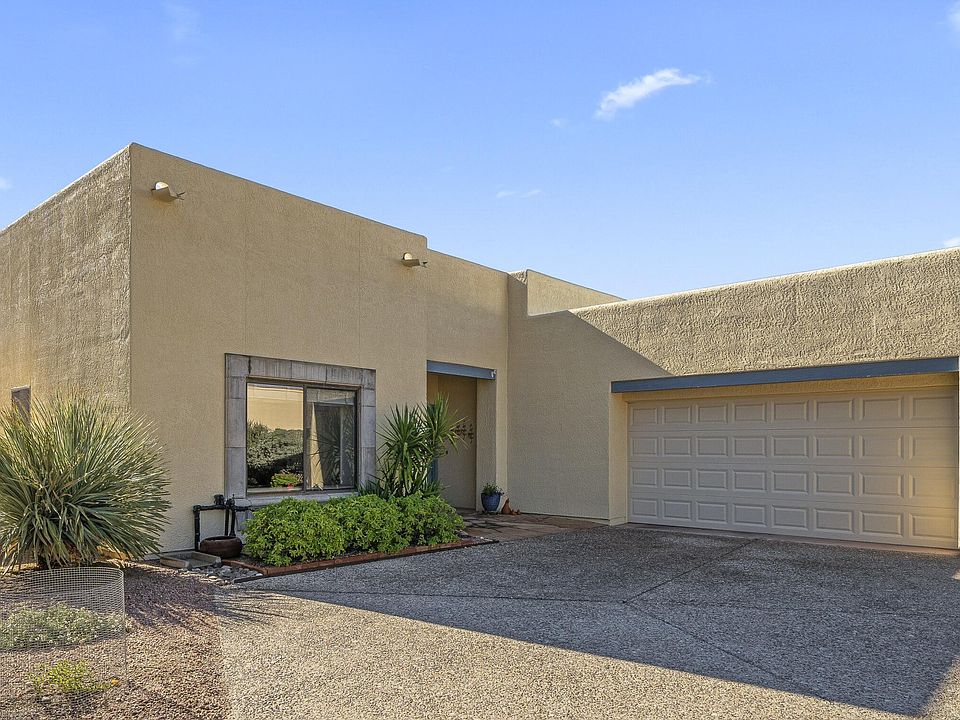 Tucson, Arizona, 85712, United States, 3 Bedrooms Bedrooms, ,2 BathroomsBathrooms,Residential,Forsale,2004426