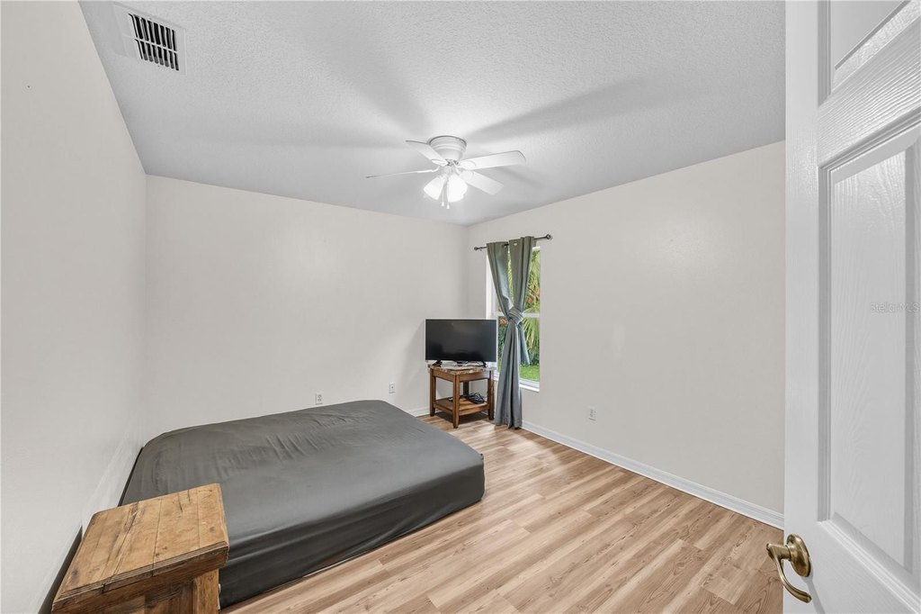 REDDICK, Florida, 32686, United States, 3 Bedrooms Bedrooms, ,2 BathroomsBathrooms,Residential,Forsale,2004576