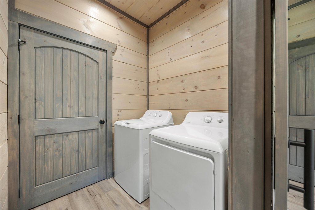 Sevierville, Tennessee, 37862, United States, 5 Bedrooms Bedrooms, ,5 BathroomsBathrooms,Residential,Forsale,1963563