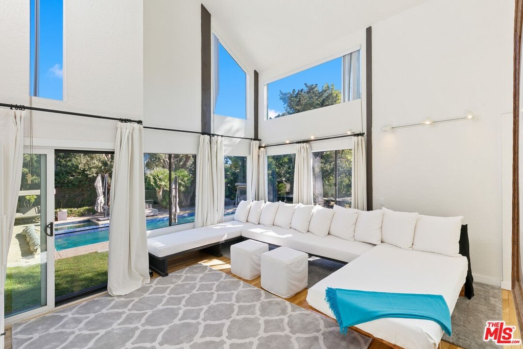 Malibu, California, 90265, United States, 3 Bedrooms Bedrooms, ,3 BathroomsBathrooms,Residential,Forsale,2001431