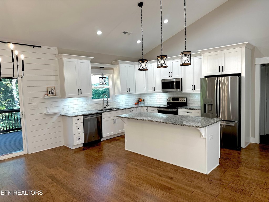 Loudon, Tennessee, 37774, United States, 3 Bedrooms Bedrooms, ,2 BathroomsBathrooms,Residential,Forsale,1999439