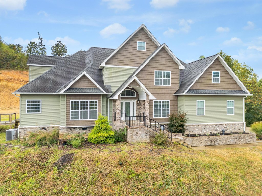 Trenton, Georgia, 30752, United States, 5 Bedrooms Bedrooms, ,4.5 BathroomsBathrooms,Residential,Forsale,2004699