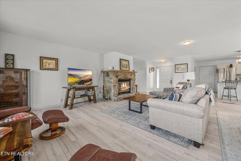 Crossville, Tennessee, 38558, United States, 3 Bedrooms Bedrooms, ,2 BathroomsBathrooms,Residential,Forsale,1907879