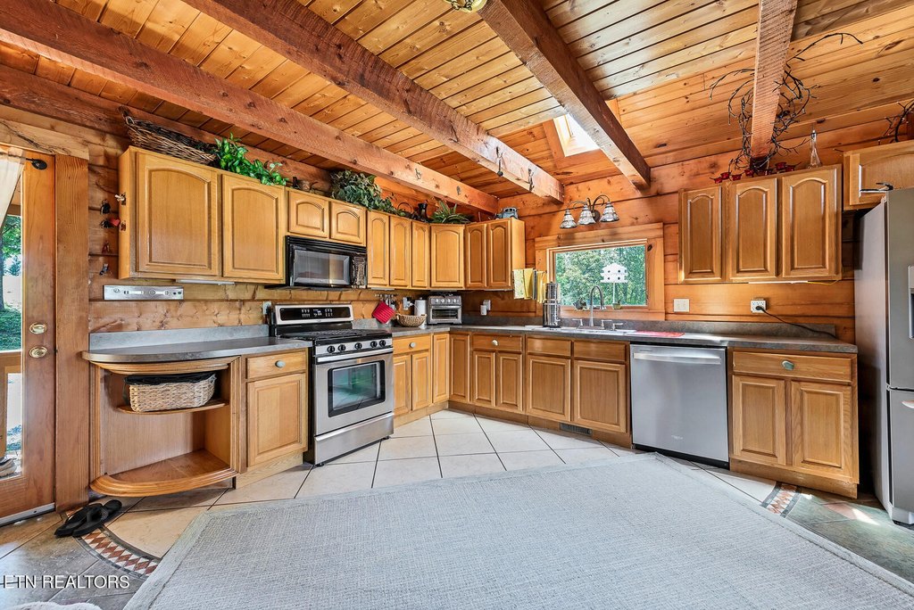 Louisville, Tennessee, 37777, United States, 2 Bedrooms Bedrooms, ,2 BathroomsBathrooms,Residential,Forsale,1893780