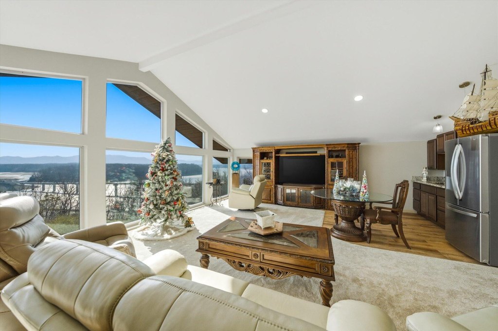 White Pine, Tennessee, 37890, United States, 3 Bedrooms Bedrooms, ,3.5 BathroomsBathrooms,Residential,Forsale,2012711