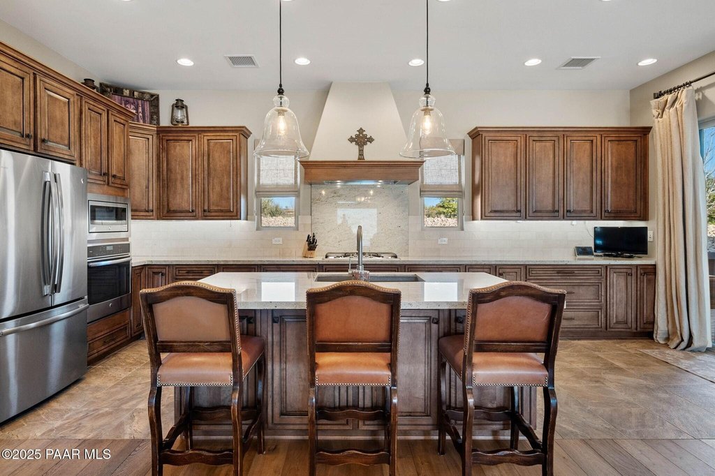 Prescott, Arizona, 86305, United States, 3 Bedrooms Bedrooms, ,8.5 BathroomsBathrooms,Residential,Forsale,2011268