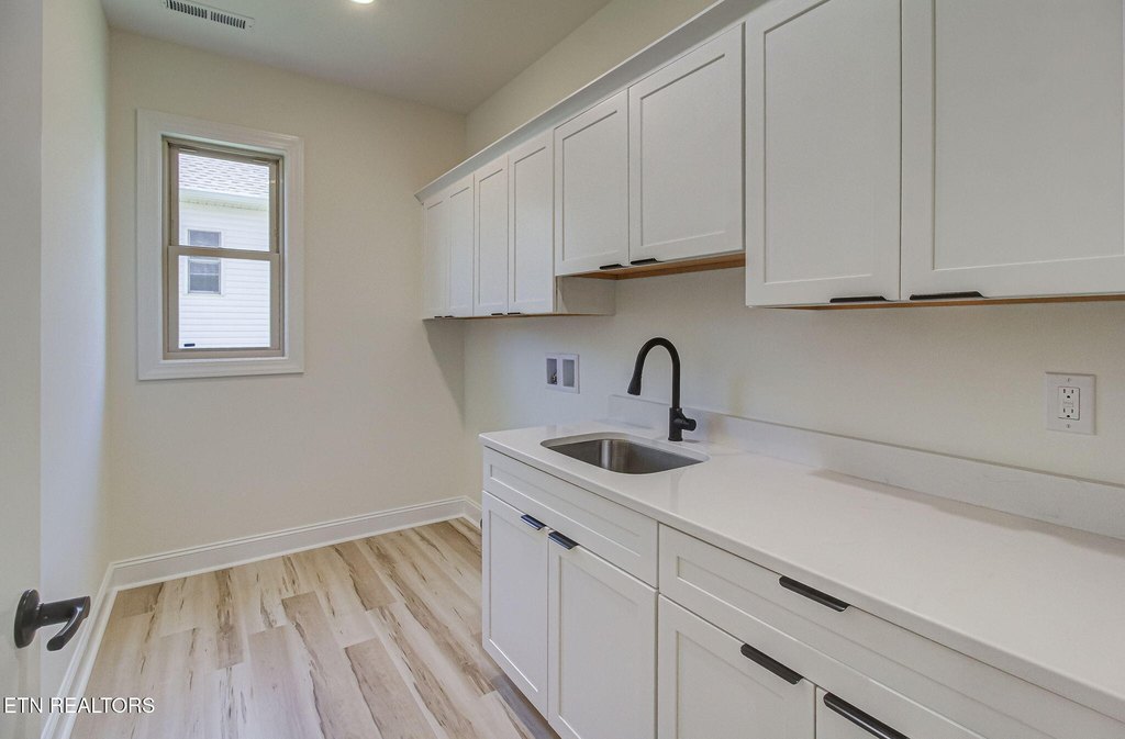 Vonore, Tennessee, 37885, United States, 3 Bedrooms Bedrooms, ,2 BathroomsBathrooms,Residential,Forsale,1910198