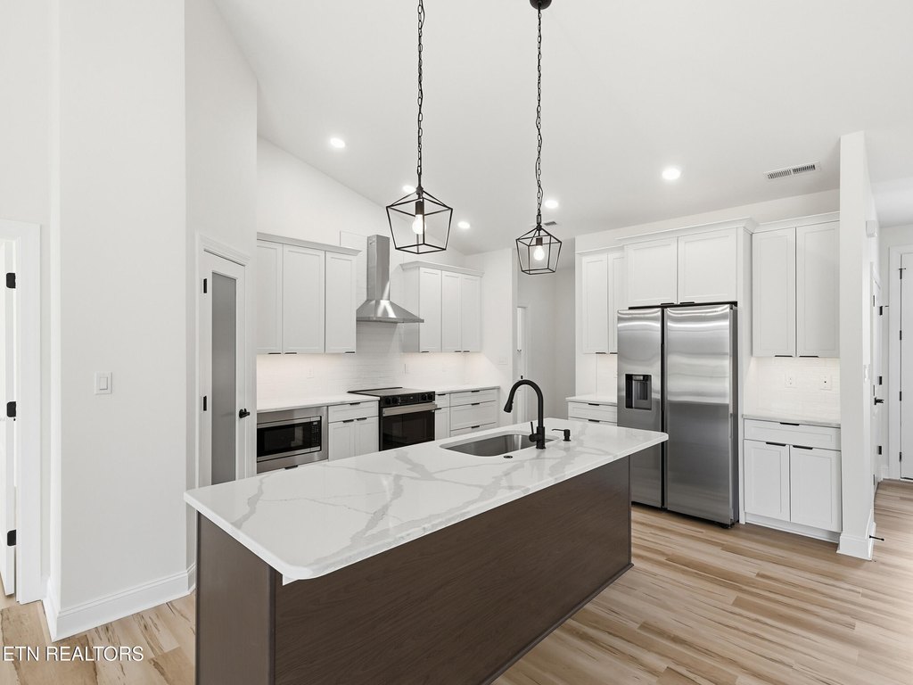 Vonore, Tennessee, 37885, United States, 3 Bedrooms Bedrooms, ,2 BathroomsBathrooms,Residential,Forsale,1910198