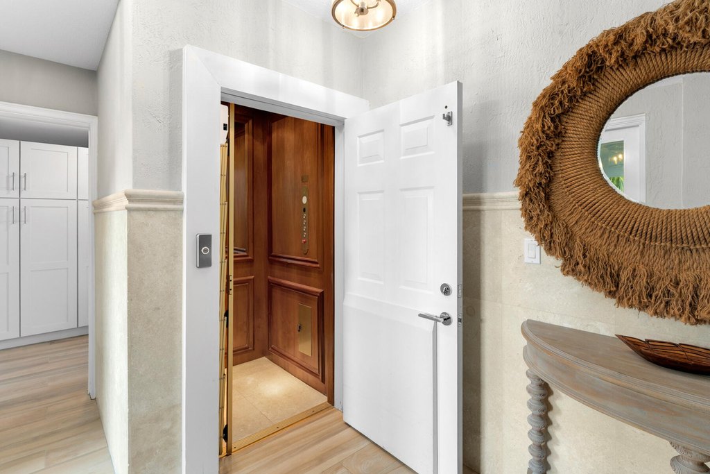 Key Largo, Florida, 33037, United States, 5 Bedrooms Bedrooms, ,3.5 BathroomsBathrooms,Residential,Forsale,1971978