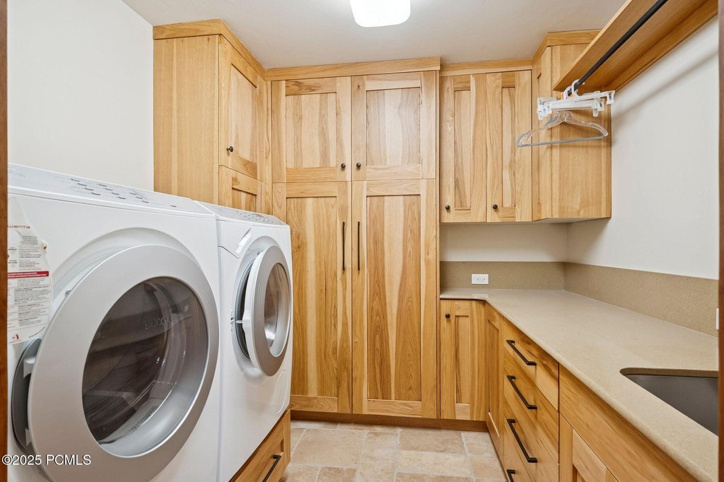 Midway, Utah, 84049, United States, 4 Bedrooms Bedrooms, ,2.5 BathroomsBathrooms,Residential,Forsale,1994162