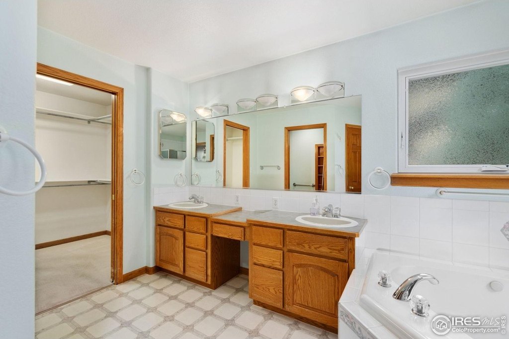 Loveland, Colorado, 80537, United States, 5 Bedrooms Bedrooms, ,3.5 BathroomsBathrooms,Residential,Forsale,1967203