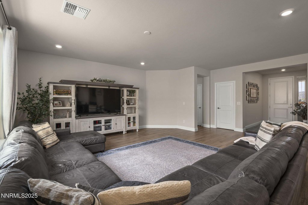 Sparks, Nevada, 89441, United States, 3 Bedrooms Bedrooms, ,2 BathroomsBathrooms,Residential,Forsale,1954160